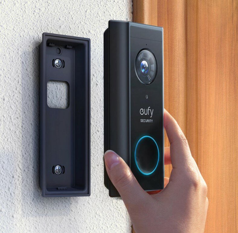 Wideodomofon Eufy Video Doorbell mocowanie przy wejściu