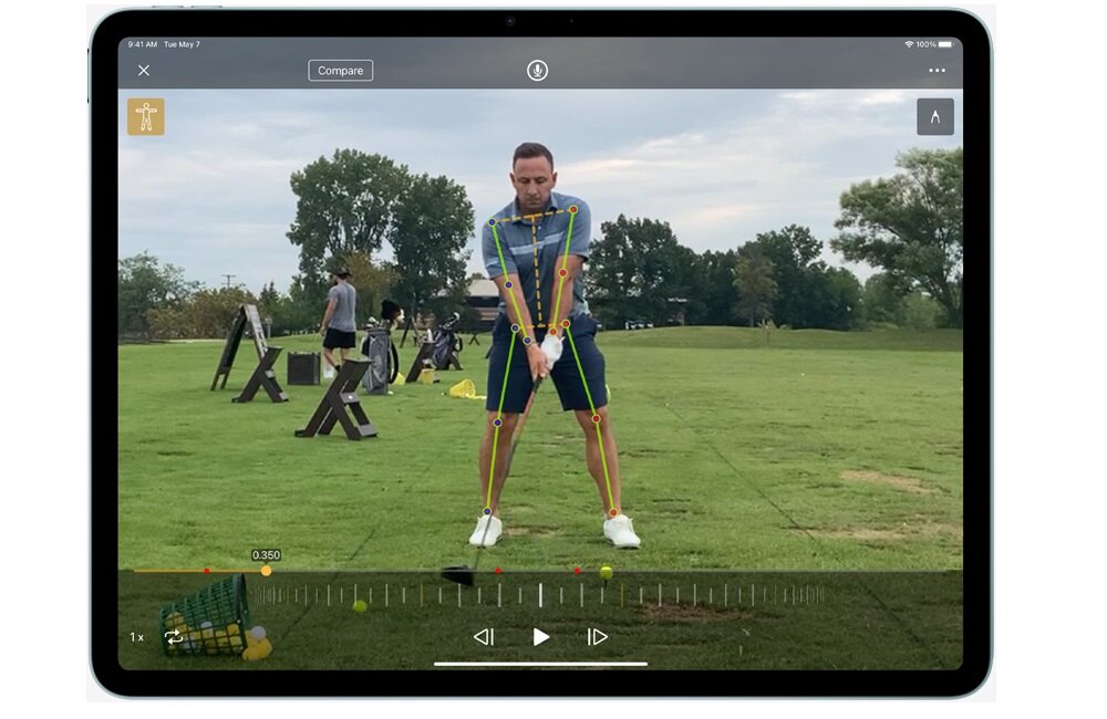 Tablet Apple iPad Air 11 Cellular 1TB Księżycowa poświata widok od fontu z wyświeltoną aplikacją Video Analysis App