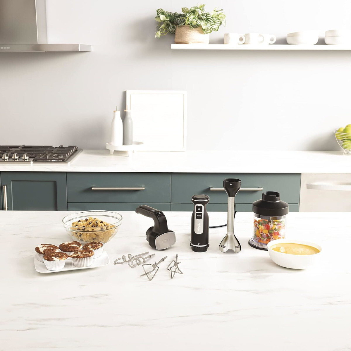 Blender ręczny Ninja Foodi CI100EU grafika przedstawia urządzenie od przodu