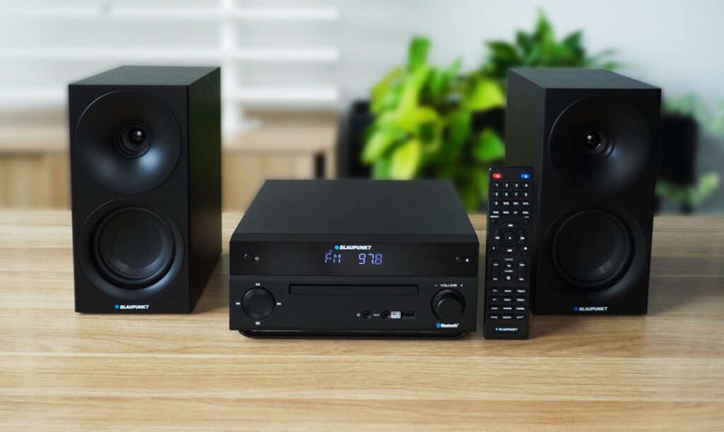 Mikrowieża Blaupunkt MS30.2BT Bluetooth czarna widok od frontu