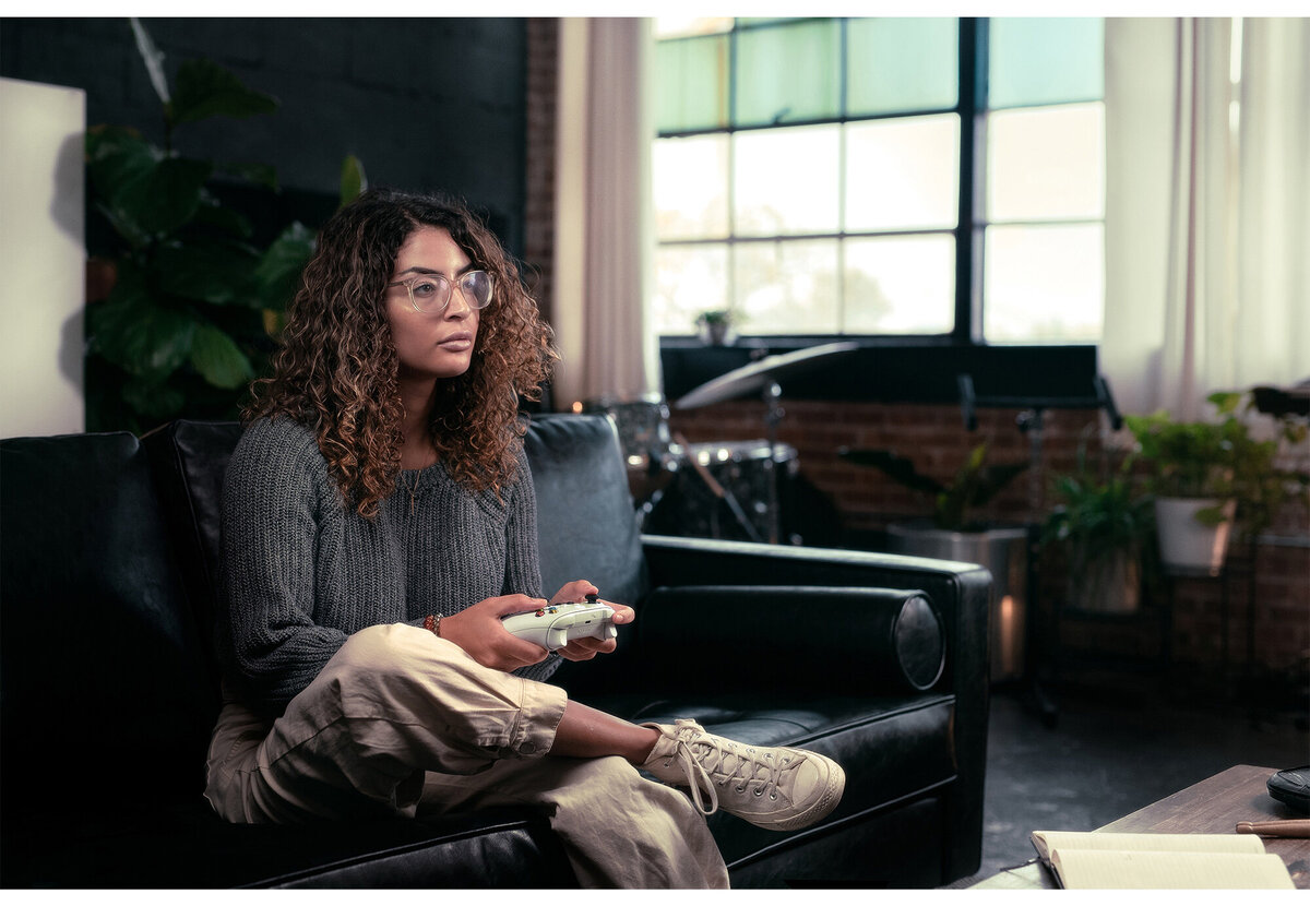 Kontroler Microsoft Xbox Series Wireless zielony widok pod skosem w prawo