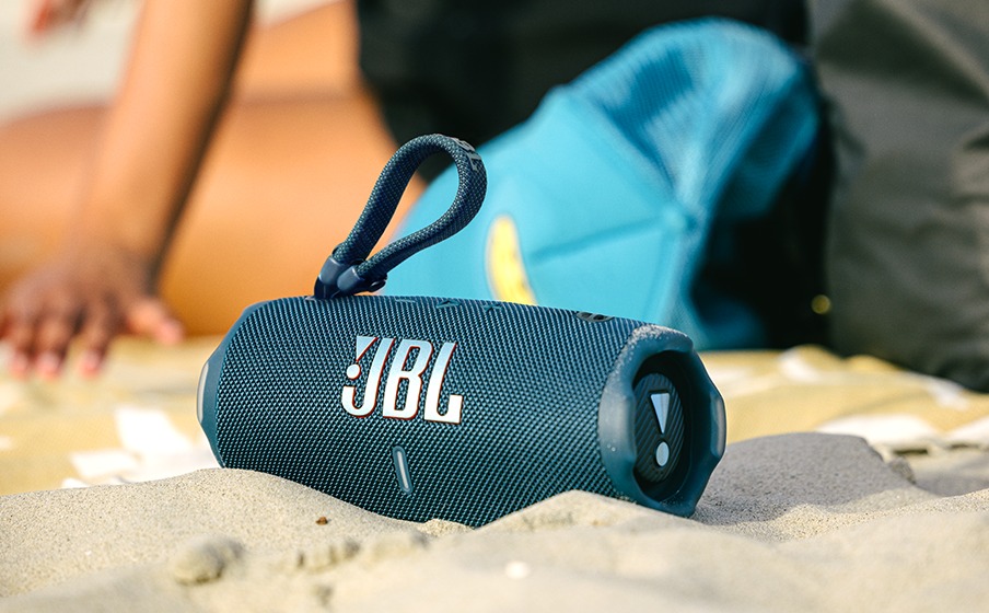Głośnik JBL Charge 6 Bluetooth czarny pod skosem