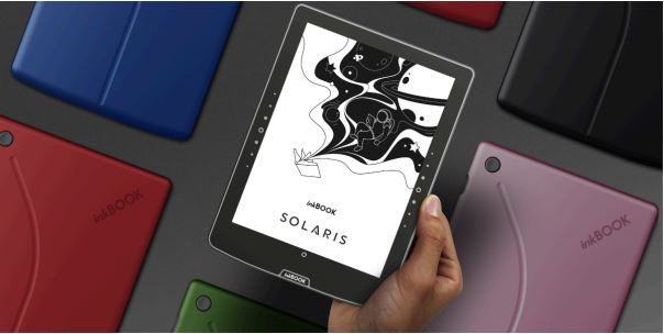 Czytnik e-booków inkBook Solaris fioletowy widok od frontu na tle innych kolorów