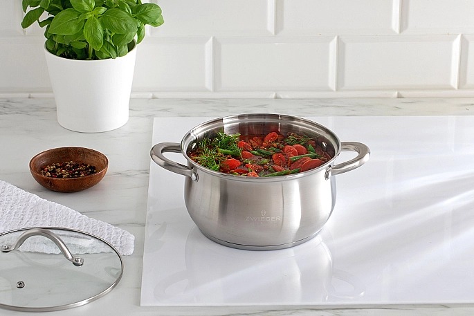Zestaw garnków Zwieger Virtu 6 elementów garnek z potrawą od frontu