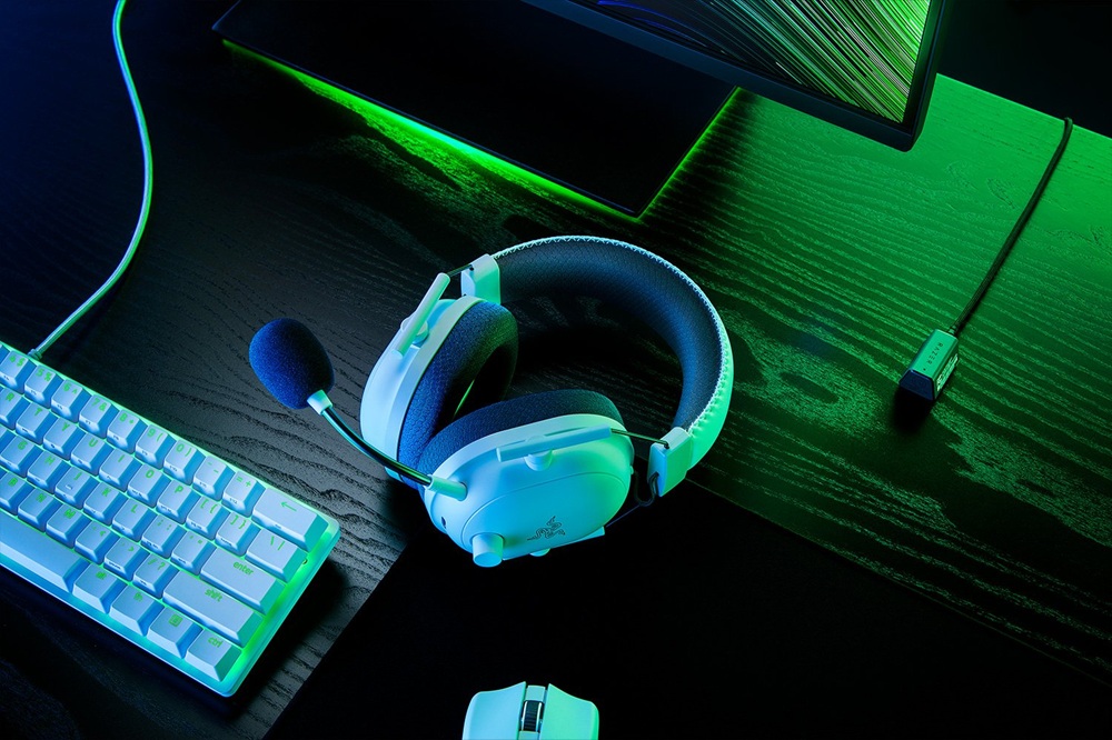 Słuchawki Razer BlackShark V2 Pro białe pod skosem