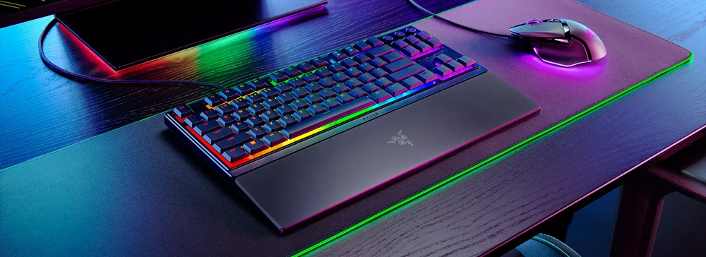 Klawiatura Razer Ornata V3 Tenkeyless czarna pod skosem