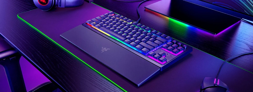 Klawiatura Razer Ornata V3 Tenkeyless czarna pod skosem