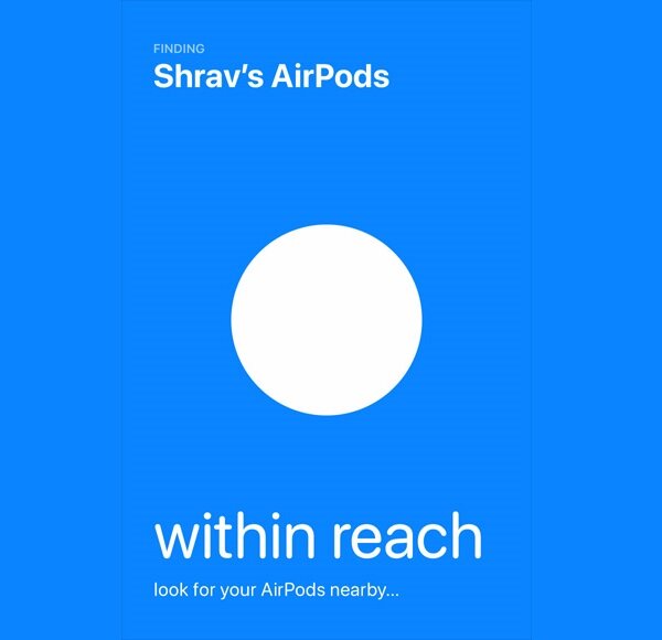 Słuchawki Apple AirPods 4 grafika przedstawia aplikację Znajdź