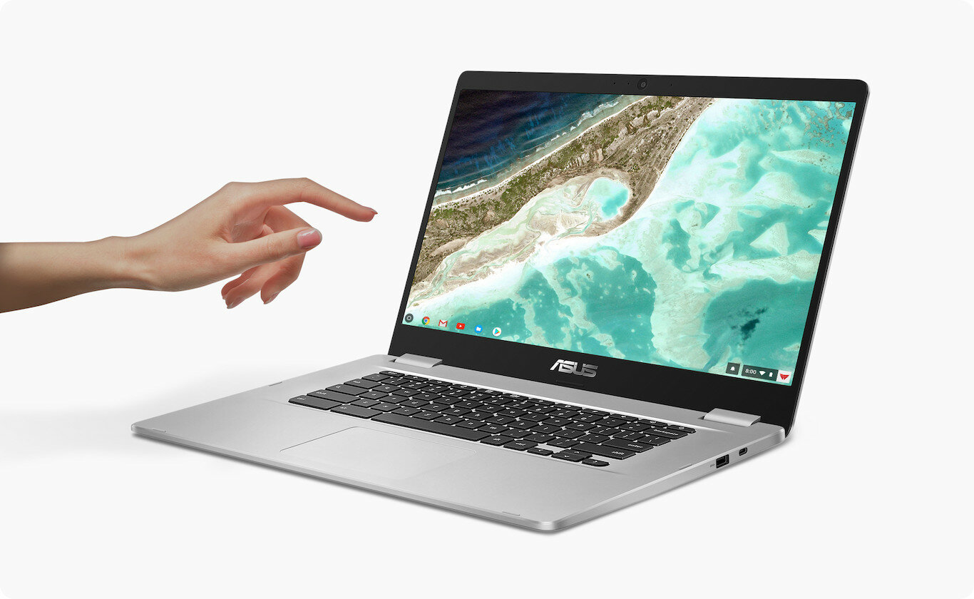 Laptop ASUS Chromebook C523 widok na ekran od prawej strony