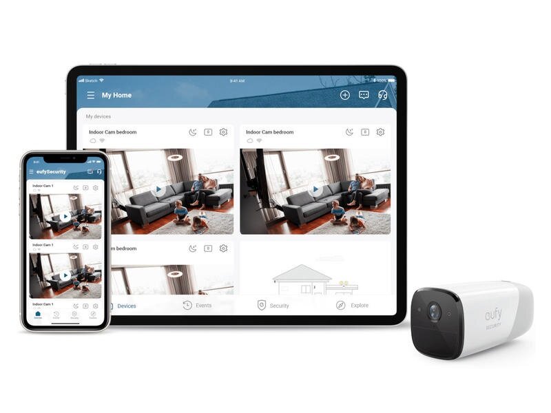 Bezprzewodowy system kamer bezpieczeństwa Eufy Eufycam 2 Pro (2+1) widok na kamerę od prawej strony obok smartfonu i tabletu