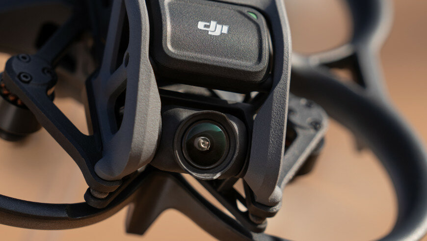 Dron DJI AVATA (bez kontrolera) pokazany aparat