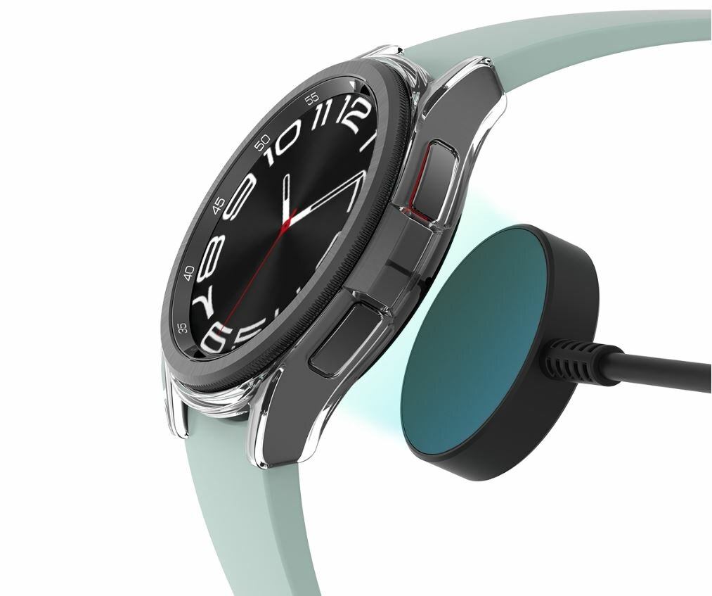 Etui Araree Nukin AR20-01786A przeźroczyste Watch6 43 mm grafika przedstawia etui założone na smartwatch oraz ładowarkę bezprzewodową