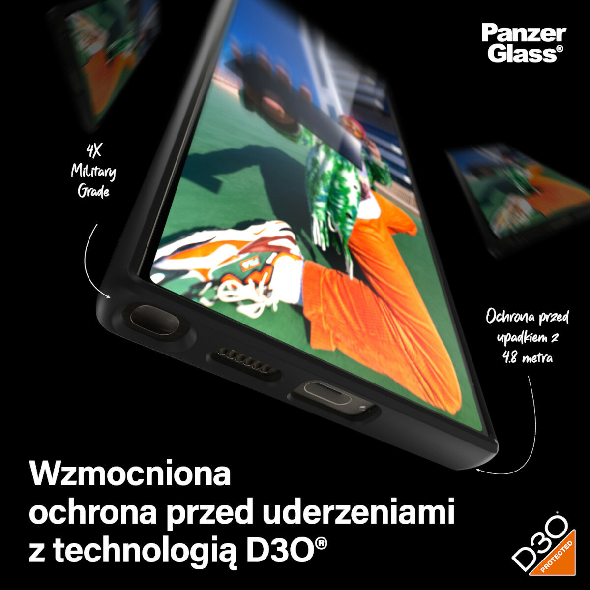 Etui PanzerGlass HardCase D3O Samsung Galaxy S24 Ultra czarne widok na kobietę trzymającą telefon z założonym etui na tle wieżowców 