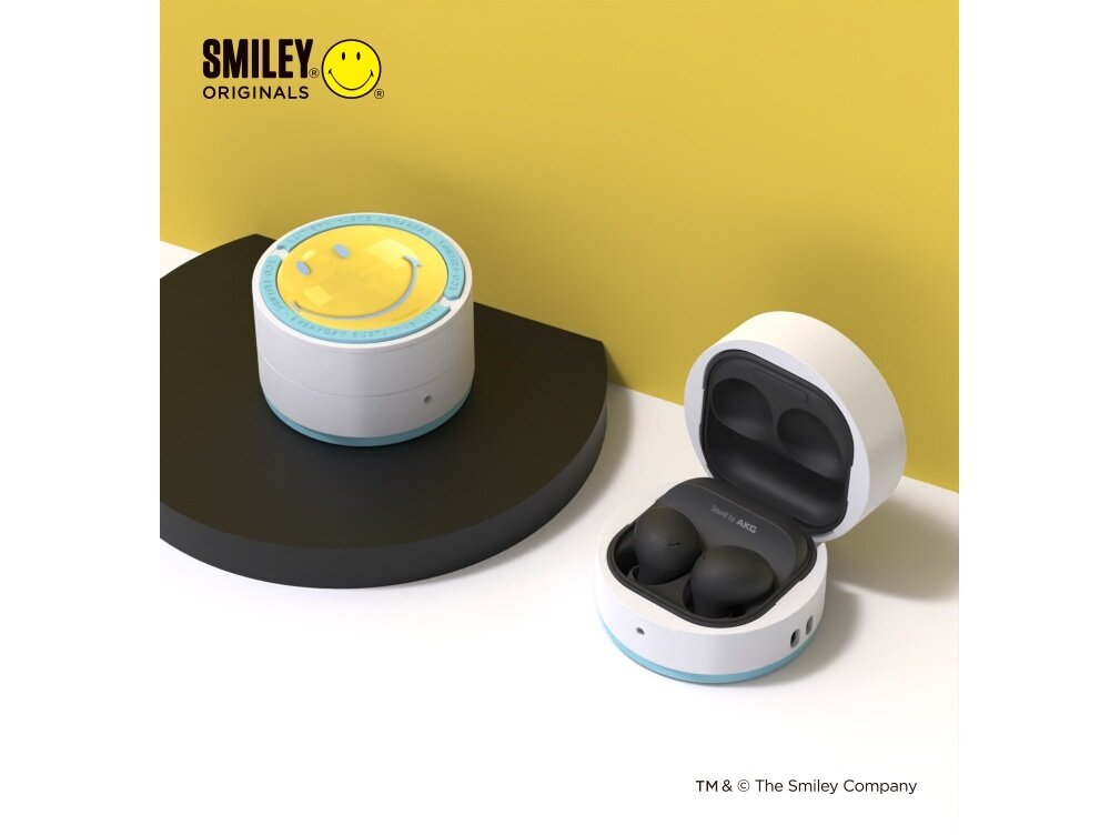 Etui Samsung Smiley Eco-Friends Cover Galaxy Buds2 Pro widok na słuchawki w etui oraz na zamknięte etui pod skosem