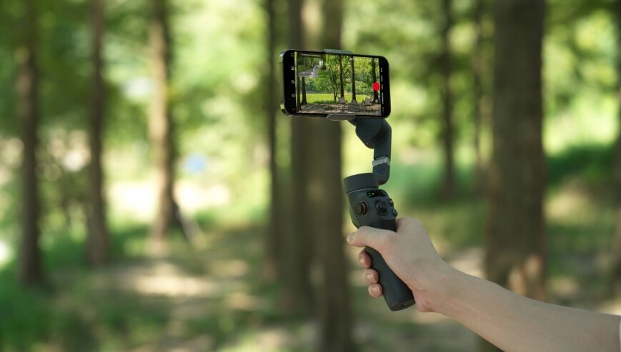 Gimbal DJI Osmo Mobile 6 podczas nagrywania