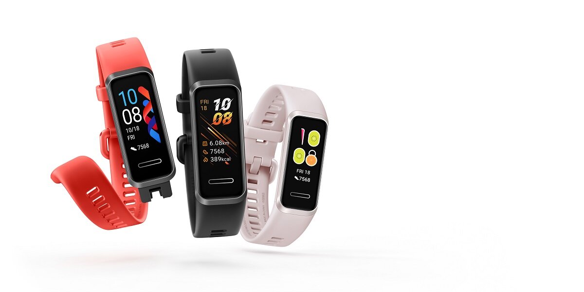 Smartband Huawei Band 4 obok podobnych modeli w innych kolorach