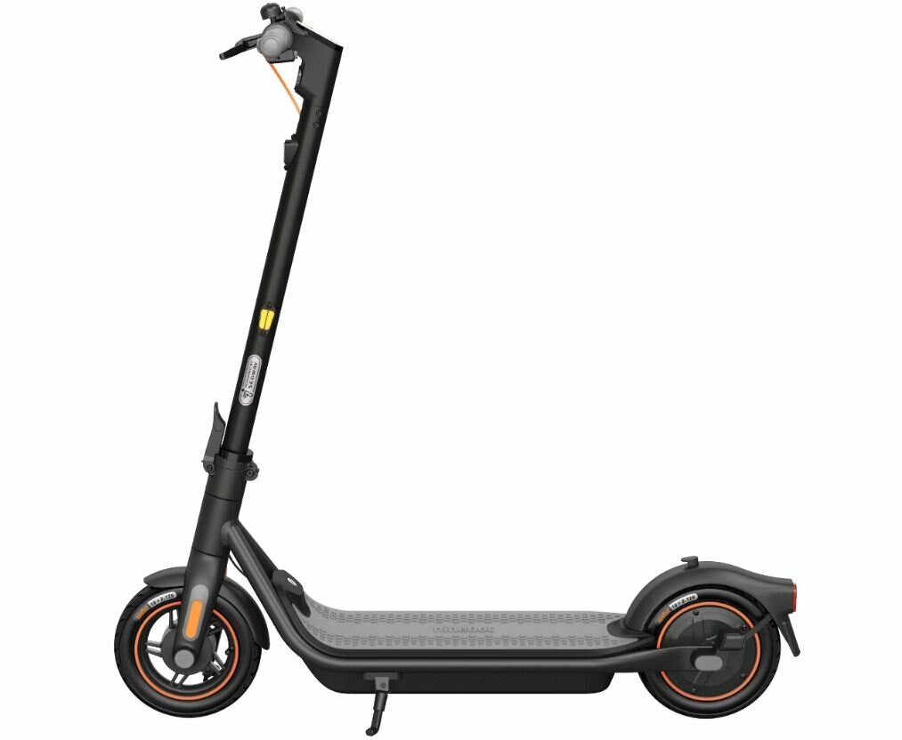 Hulajnoga elektryczna Segway F65D czarna widok od boku