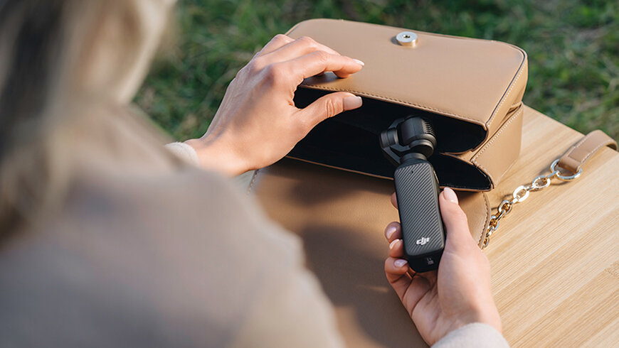 Kamera DJI Osmo Pocket 3 widok na kamerę chowaną do torebki