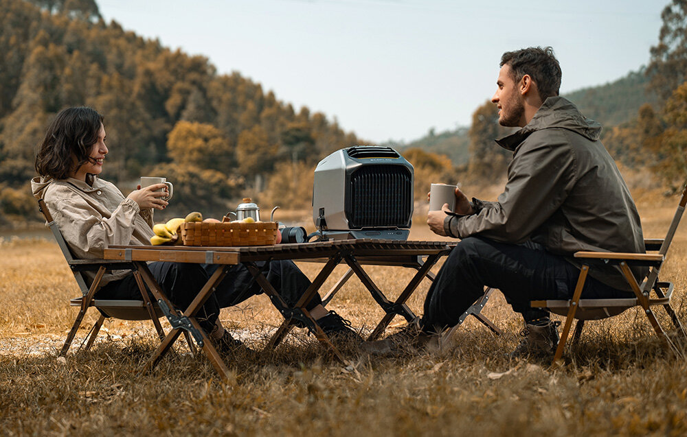 Klimatyzator Ecoflow Wave 2 700W grafika przedstawia klimatyzator na blacie stołu na polu