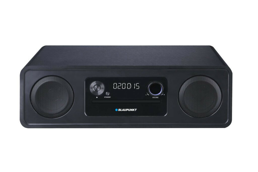 Mikrowieża Blaupunkt MS20BK CD/USB bluetooth widok na ludzi oglądających telewizje