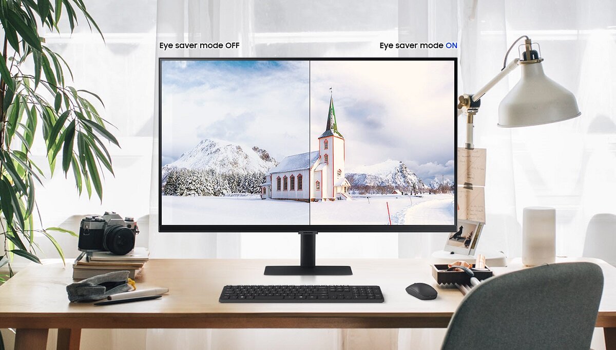 Monitor Samsung LS32A700 IPS 4K od frontu z wyłączoną i włączoną technologią ochrony oczu