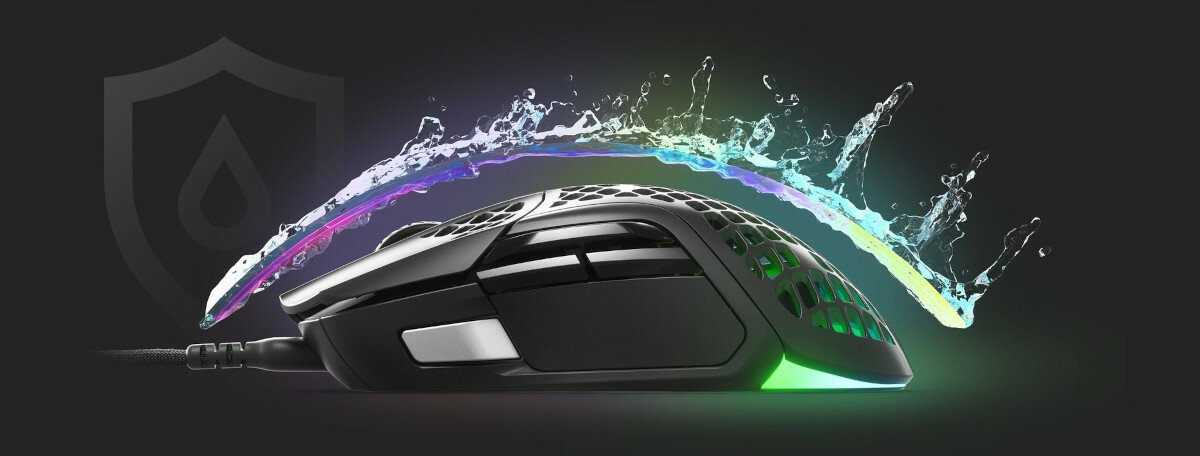 Mysz SteelSeries Aerox 5 od boku i unosząca się woda która nie dociera do myszki