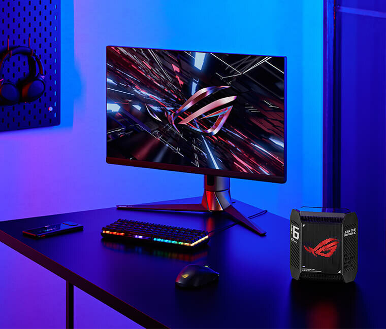 Router Asus ROG Rapture GT6 1pak 10000Mb czarny router na biurku z monitorem, klawiaturą i myszką