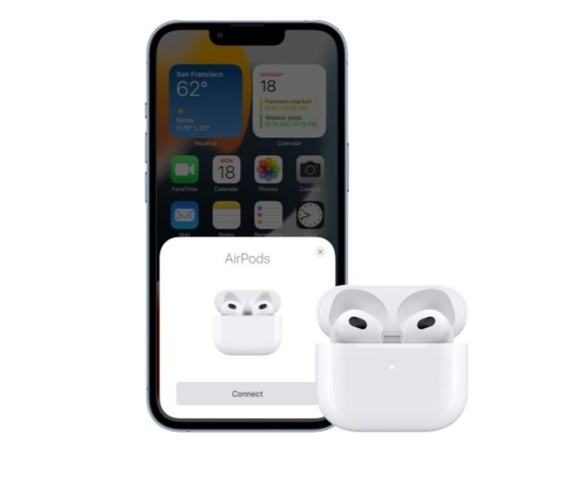 Słuchawki Apple AirPods 3 MME73ZM/A widok na smartfon iPhone i słuchawki w etui ładującym od przodu