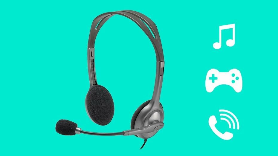 Słuchawki LOGITECH H110 czarne rozłożone zwrócone frontalnie na zielonym tle wraz z ikonami muzyki, pada gamingowego i słuchawki