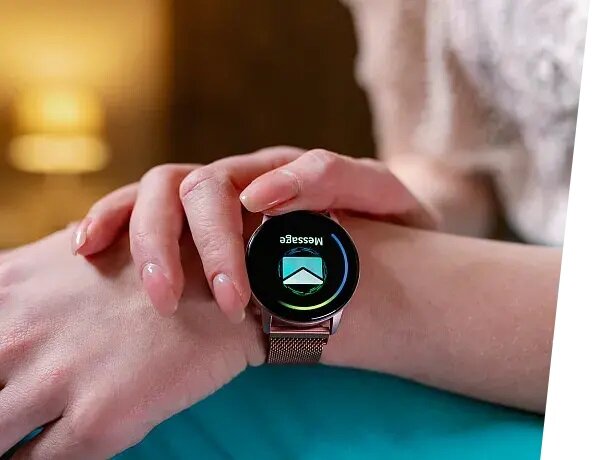 Smartwatch Garett Classy widok na ekran smartwatcha od przodu na nadgarstku