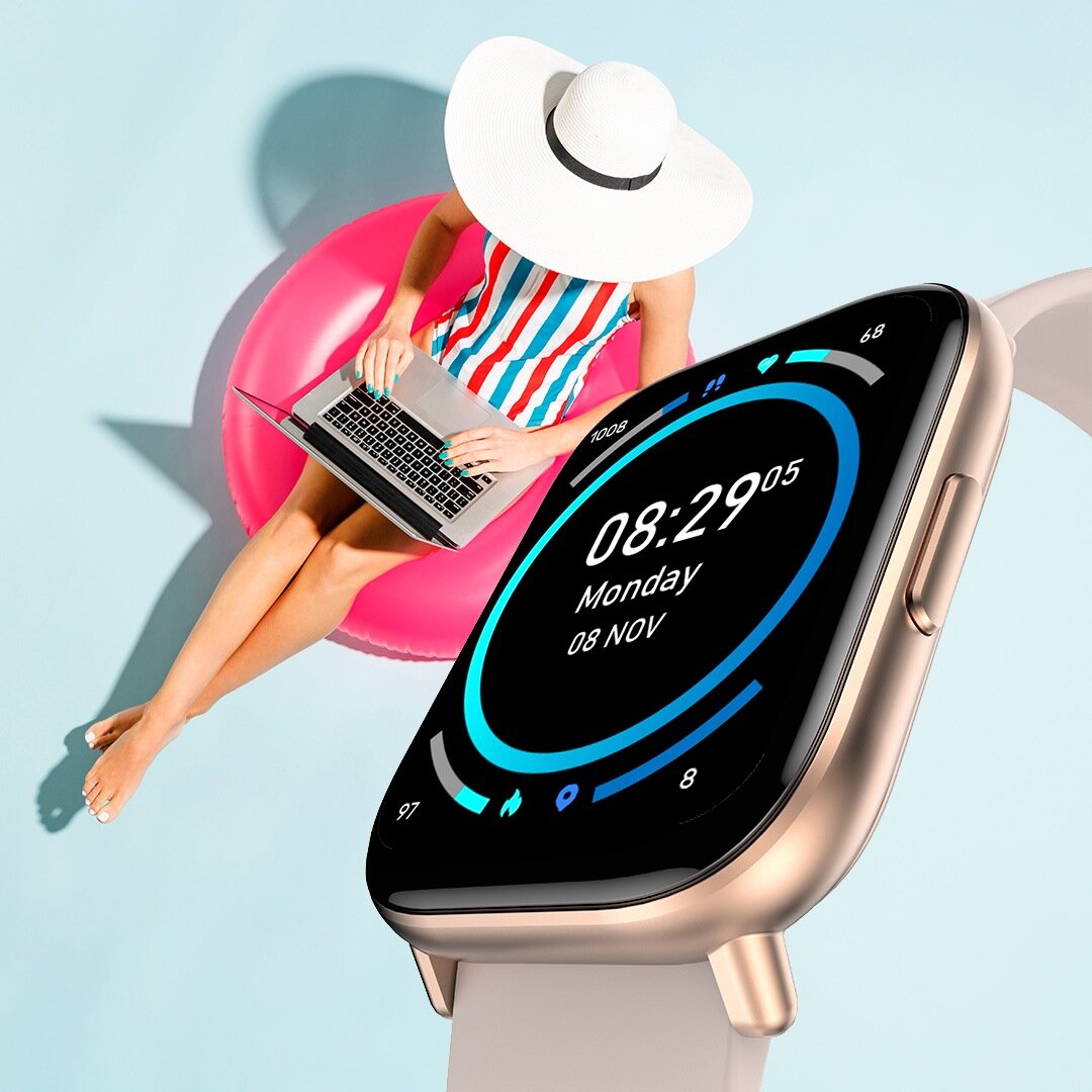 Smartwatch Oromed ORO-FIT PRO GT różowy pod skosem z włączonym ekranem