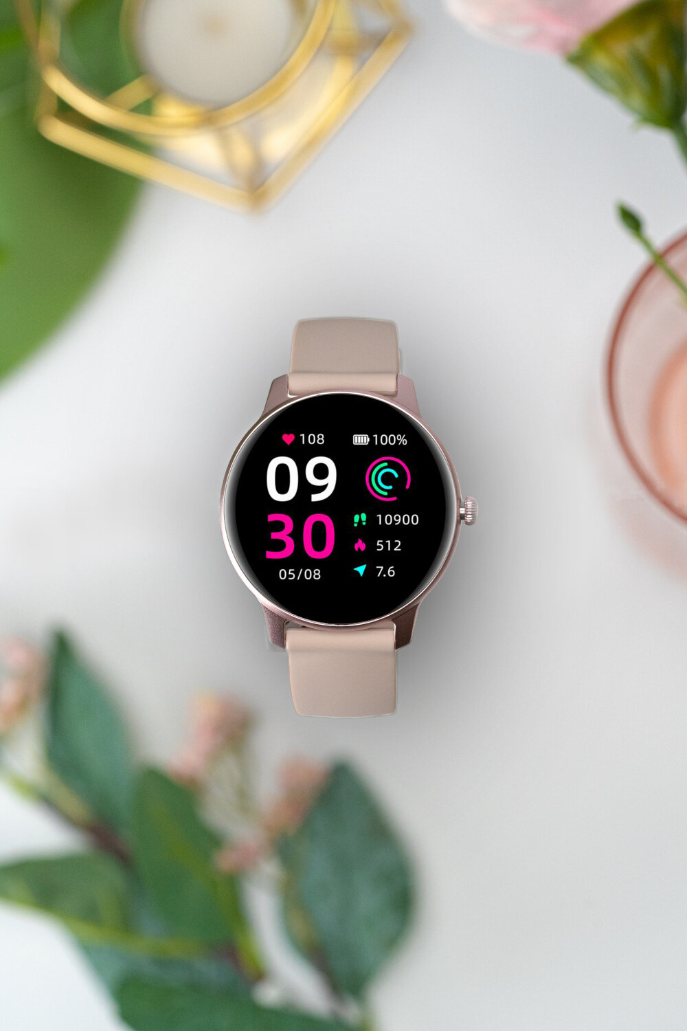 Smartwatch Oromed ORO LADY ACTIVE włączony ekran