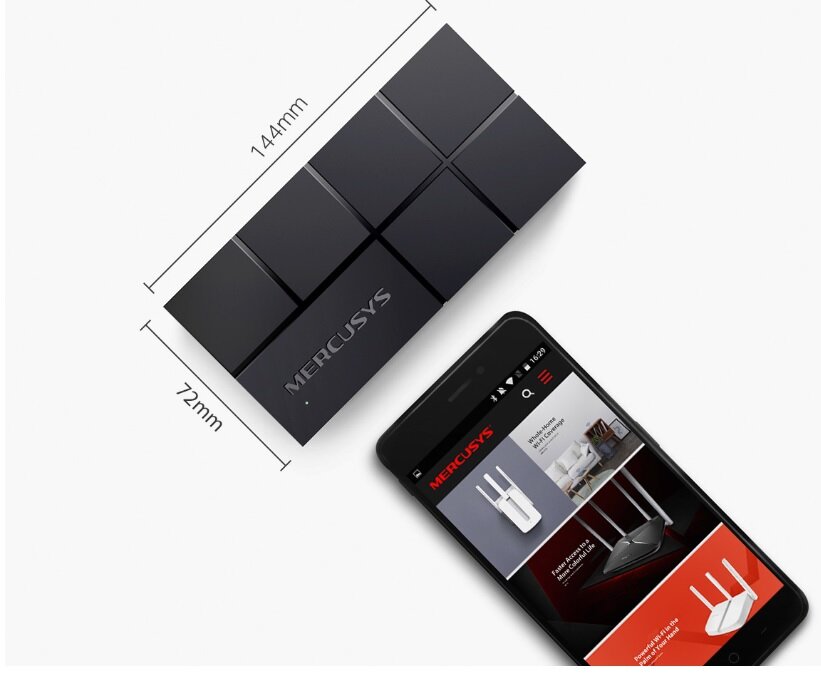 Switch Mercusys MS108G obok smartfona