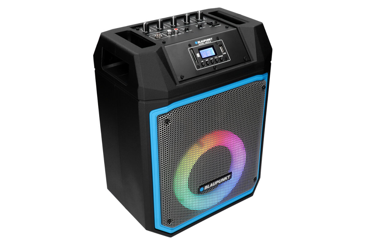 Power audio Blaupunkt MB06.2 po skosie na białym tle