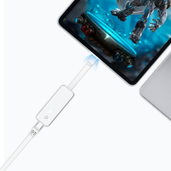 Karta sieciowa TP-Link UE300C USB-C podłączona do urządzenia