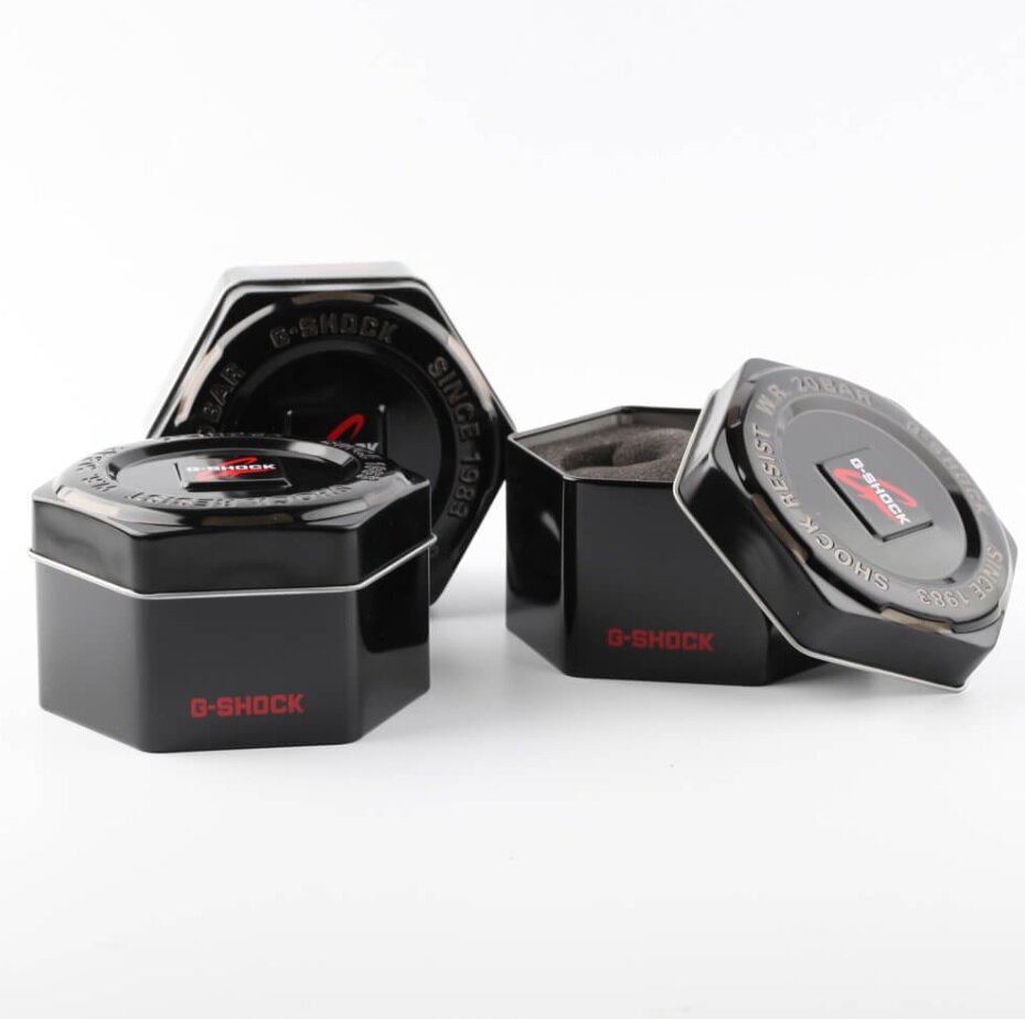 Zegarek G-Shock GA-2100-4AER czerwony pokazane pudełko od zegarka