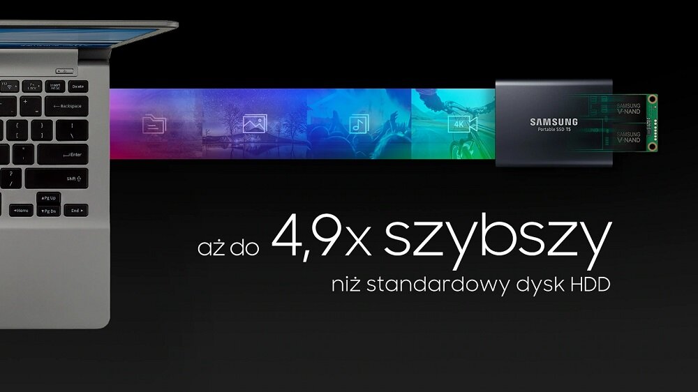 Dysk przenośny Samsung Portable SSD T5 MU-PA500B/EU widok na kawałek klawiatury i czarny dysk od frontu