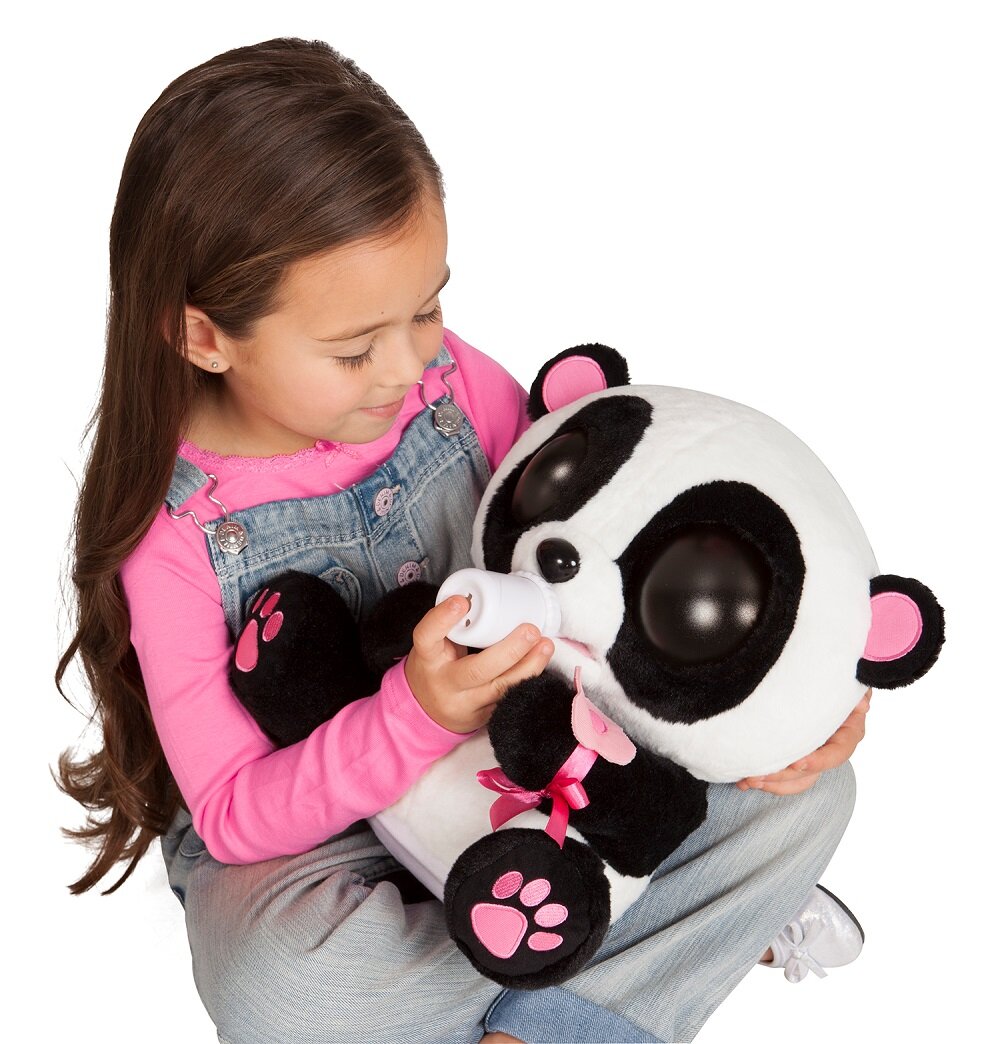 Interaktywny miś Yoyo Panda karmiąca dziewczynka