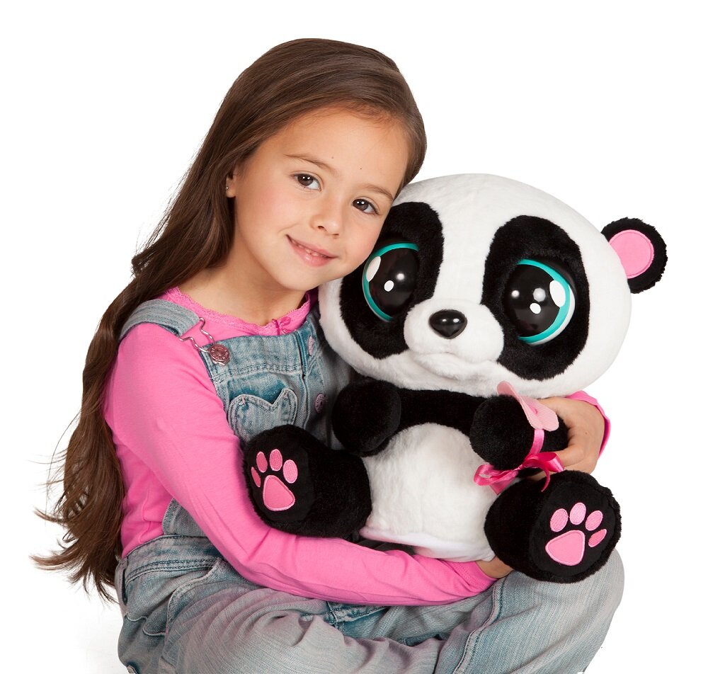 Interaktywny miś Yoyo Panda dziewczynka przytulona