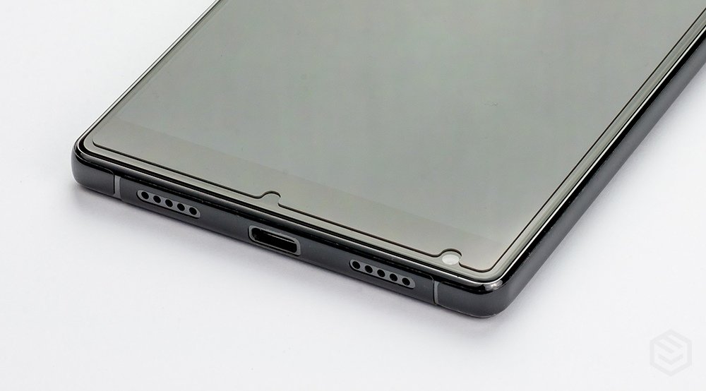 Szkło hartowane MyScreen DIAMOND GLASS do Samsung Galaxy Tab E 9.6 czarne zblizenie na dolną część tabletu wizualizacja przylegania szkła do urządzenia