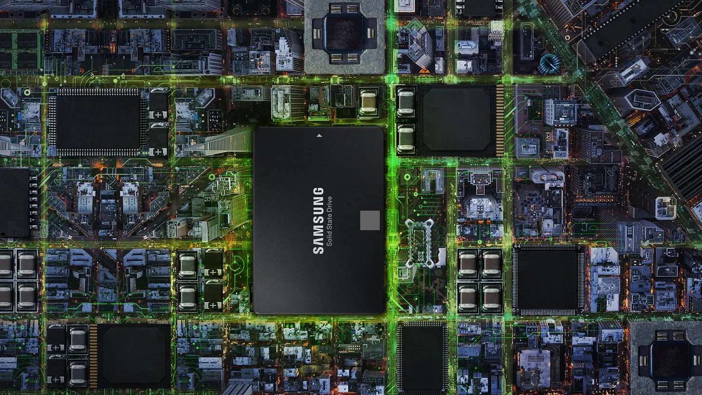 Dysk SSD Samsung 860 EVO MZ-76E250B/EU 250GB czarny widok od góry wśród pozostałych komponentów