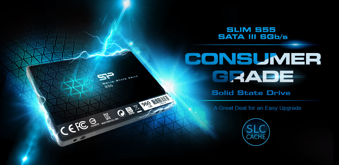 Dysk SSD Silicon Power A55 512GB na czarnym tle z widokiem imitującym burzę
