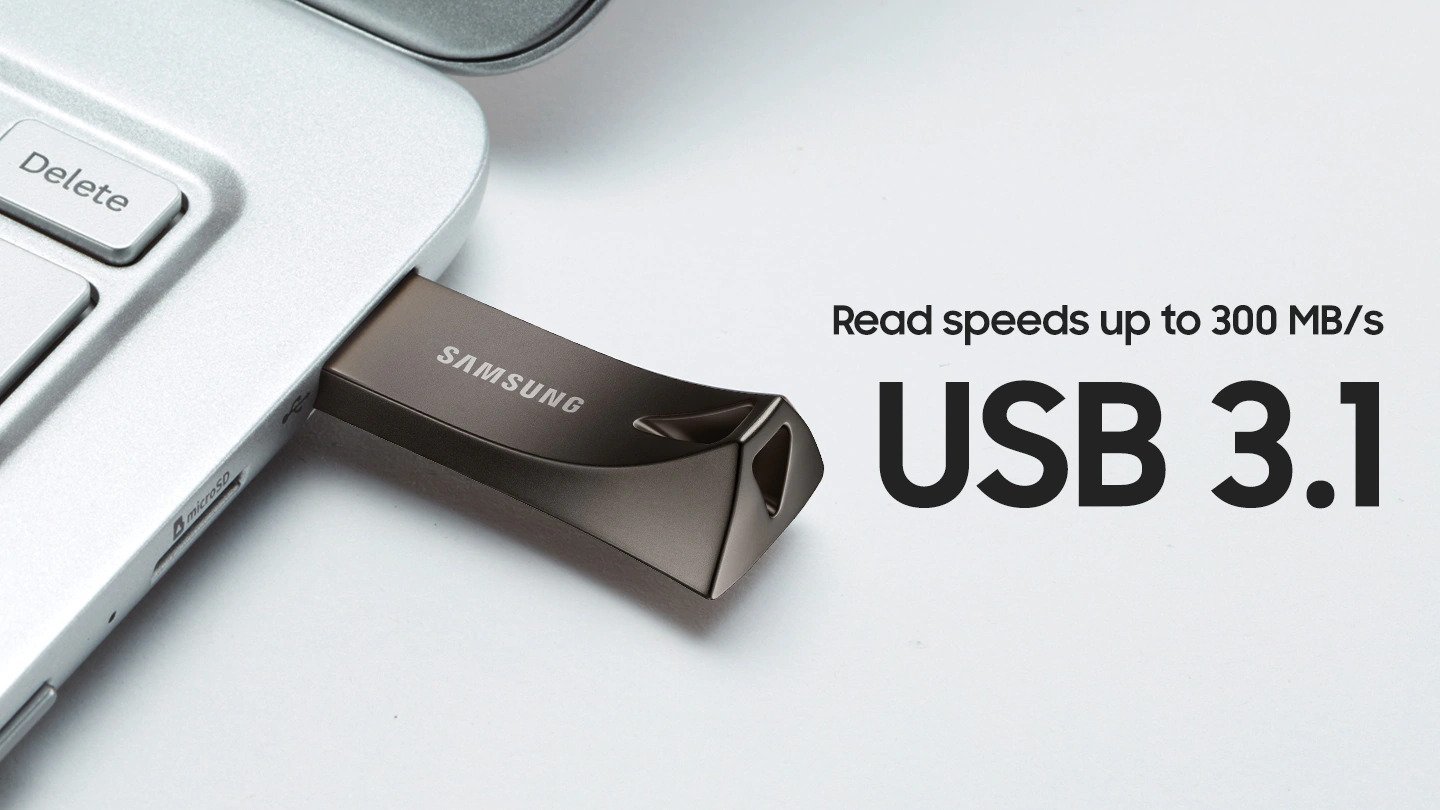 Pendrive Samsung BAR Plus USB 3.1 64 GB MUF-64BE4/EU Szary widok od góry, pendrive podłączony do laptopa
