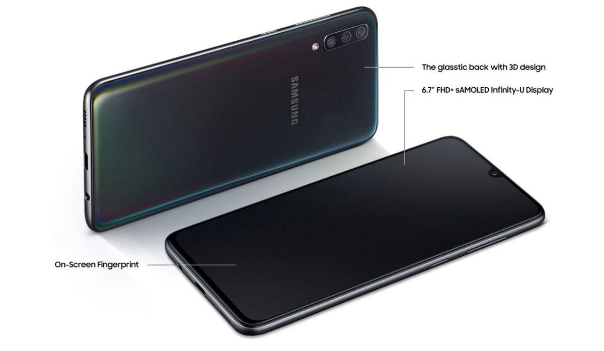 Smartfon Samsung Galaxy A70 SM-A705FZBUXEO Blue widok na przód i tył pod kątem