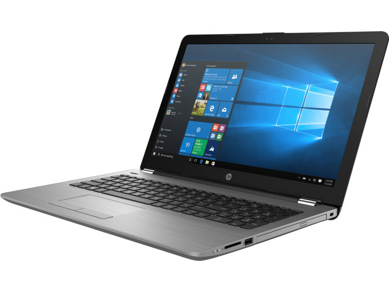 Laptop HP 250 G6 1WY63EA pod kątem od prawej strony