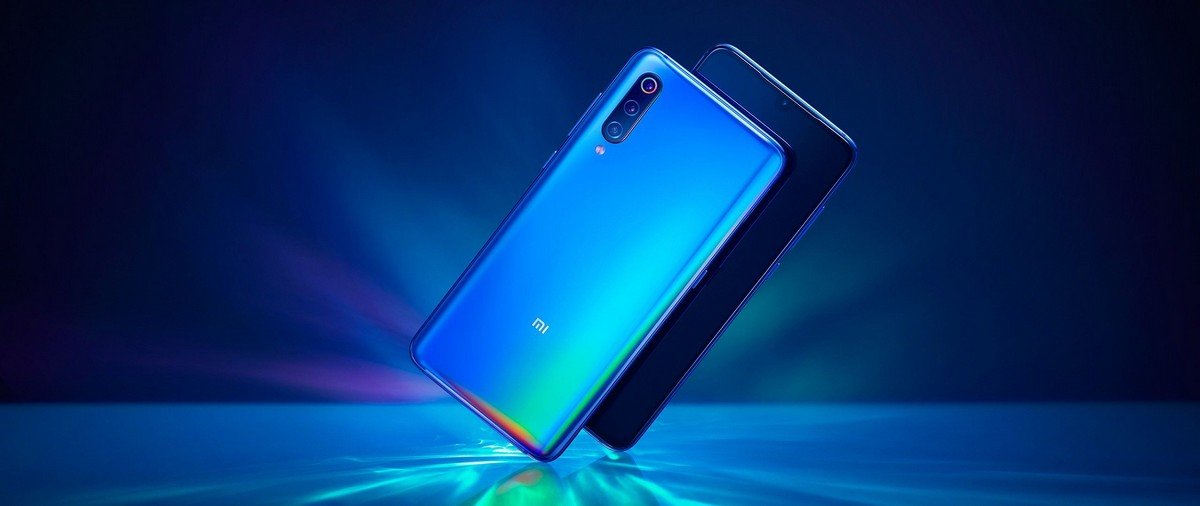 Smartfon Xiaomi Mi 9 6/64 GB Ocean Blue. Jednoczęściowa obudowa ze szkła szafirowego 243 mm².