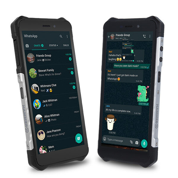 Smartfon myPhone Hammer Iron 3 po skosie z lewej i po skosie z prawej z wyświetloną aplikacją