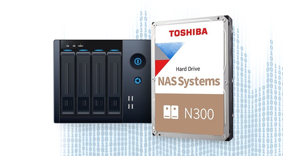 Dysk Toshiba N300 NAS 14TB HDWG21EEZSTA obok serwera