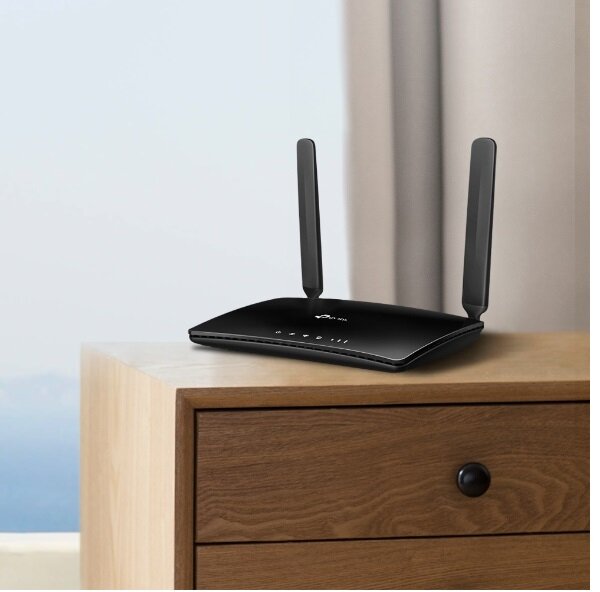 Router TP-Link TL-MR6400 router na szafce