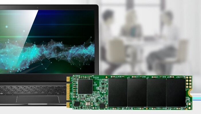 Dysk SSD Transcend MTS820 120GB M.2 TS120GMTS820S dysk na tle laptopa